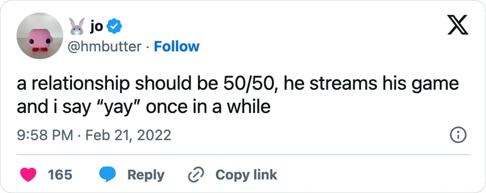 A tweet that says, "a relationship should be 50/50, he streams his game and i say “yay” once in a while"